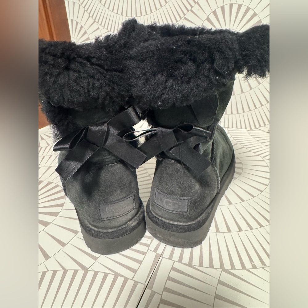 UGG Bailey Bow COZY COMFY Boots Black Bows on Back Size 7 - Picture 3 of 7